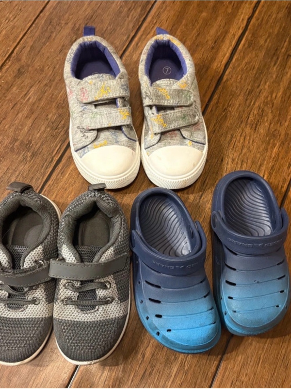 Kids shoes lot size 7
